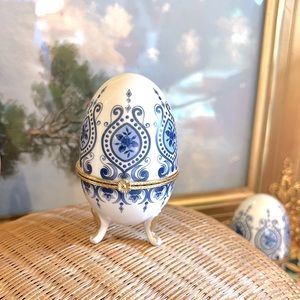 Vintage Glass Porcelain Blue White Rose Egg trinket container